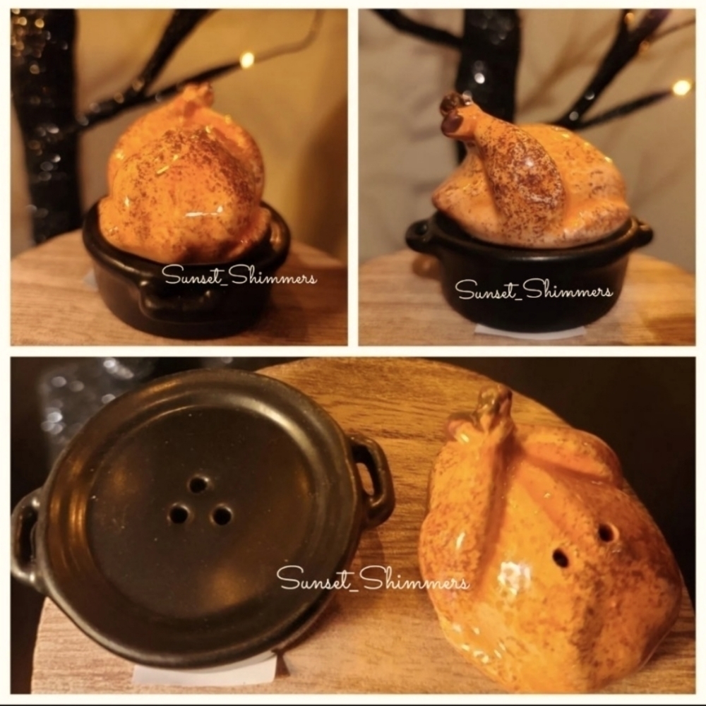 CRACKER Barrel Thanksgiving Cooked TURKEY in Pot / Pan Salt Pepper Shaker Set